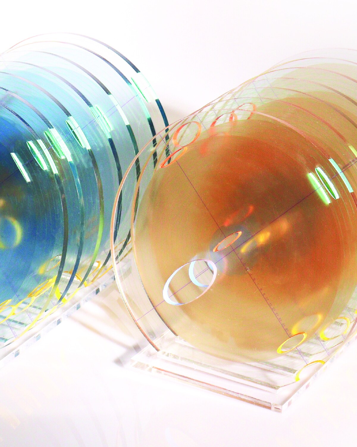 Layered acrylic discs in blue and amber, holding a colour-coded record of a snail&rsquo;s behaviour